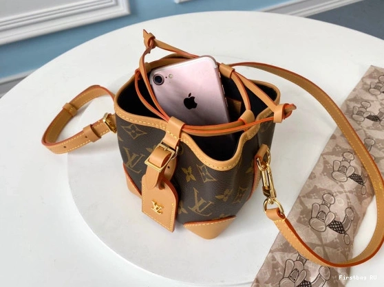 First bag ru LOUIS VUITTON PURSE NOÉ 0803